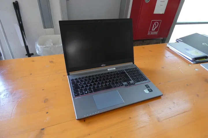Fujitsu - i5 vPro - Windows 7 - Laptop Modell: Lifebook E-Series E754